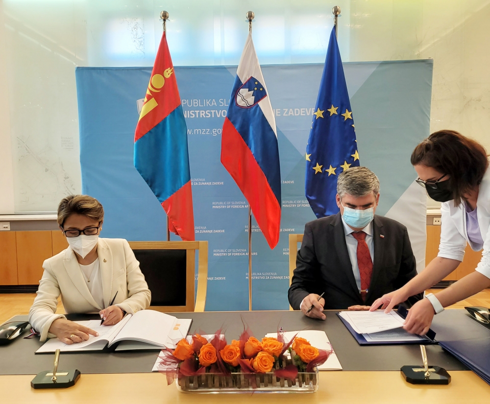 Signed the Agreement on  the international transport of passengers and goods by road